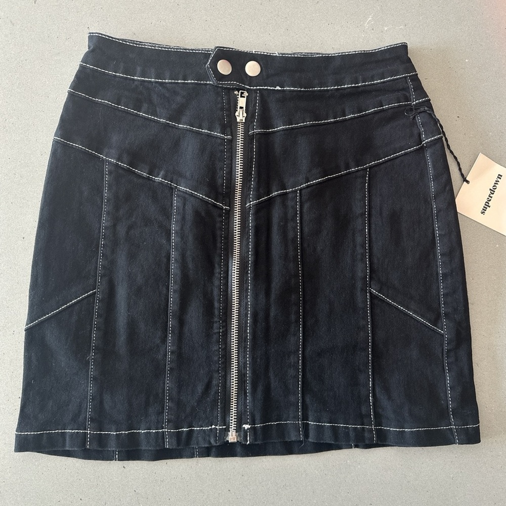 SUPERDOWN BLACK AND WHITE SKIRT